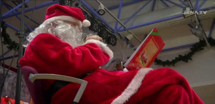 Weihnachtsmann im LISA: Lobedas Ortsteilbürgermeister beschenkte wieder Kinder