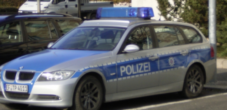 Frau in Einkaufsmarkt bestohlen