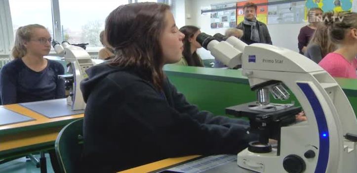Klassenzimmer digital: Das Otto-Schott-Gymnasium erhält Unterstützung durch ZEISS und SCHOTT