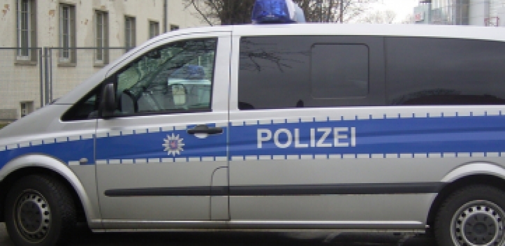 In Kurve von der Straße abgekommen