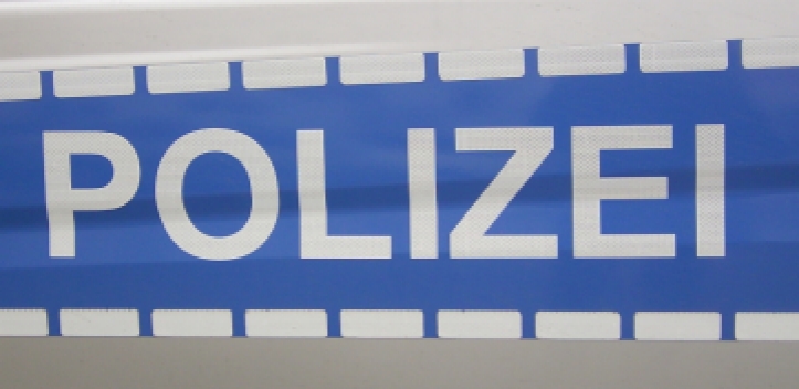 Auffahrrampen verloren: Sieben Fahrzeuge beschädigt