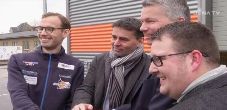 Management: Die kleine Halle neben der Sparkassen-Arena hat einen Namenssponsor