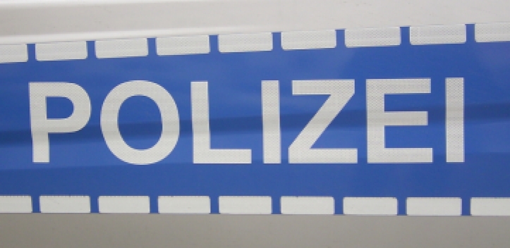 Verkehrsunfall an Ampel mit grünem Pfeil