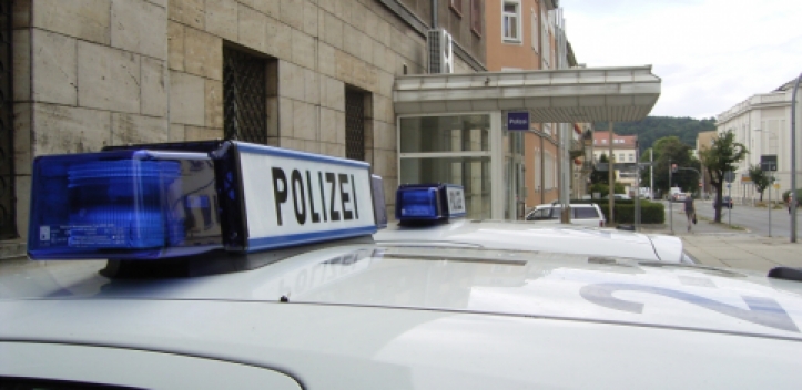 Reifenplatzer verursacht Verkehrsunfall