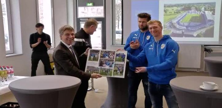 Offizieller Empfang: Jenas Oberbürgermeister hatte Gesprächsbedarf mit dem FC Carl Zeiss