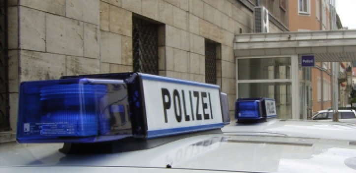 Mit Straßenbahn kollidiert