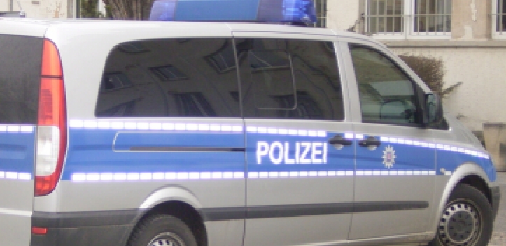 Pkw ausgebrannt, im Stau Auffahrunfall auf A 4