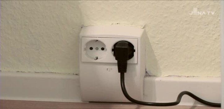 Stromsparen: Die Seniorin Adelheid Hoffmann erhielt einen neuen Kühlschrank