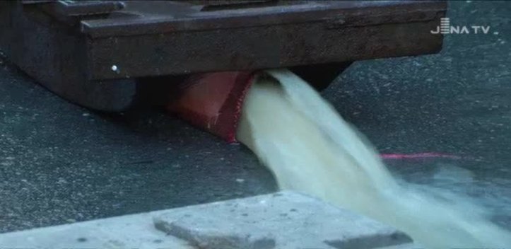 Brandaktuell: Auf einer Baustelle traten am Montagnachmittag Wassermassen aus