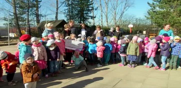 Gespendet: Die Sparkassenfiliale Lobeda-Ost unterstützt die Kita