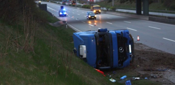 Lkw-Fahrer auf A 9 am Steuer eingeschlafen 