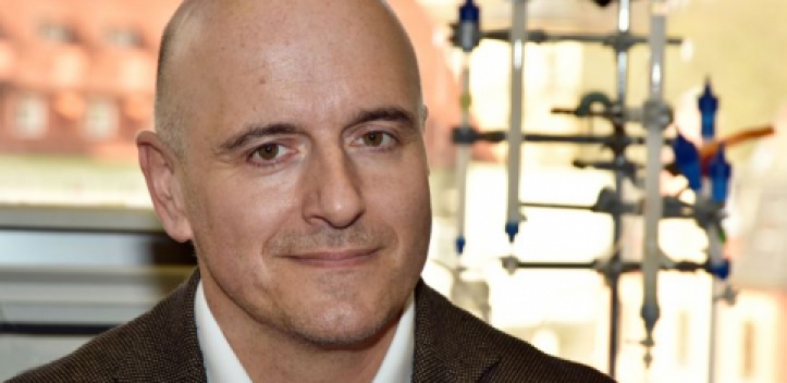 Organische Strukturen mit Informatikhilfe aufklären