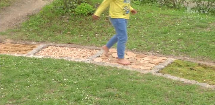 Fußtastweg gestaltet: Im Kinder- und Jugendzentrum Klex geht es um die Sinne