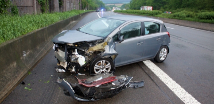 Drei Leichtverletzte bei Regenunfall auf der A 4 