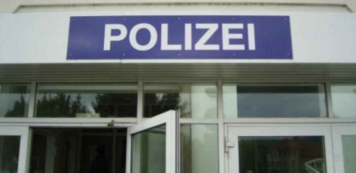 Verkehrsunfall- riskanter Überholvorgang endet mit Zeugensuche