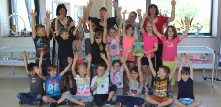 Town & Country Stiftung vergibt Spende an Förderverein der Staatlichen Grundschule „Friedrich Schiller“