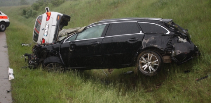Zwei Pkw auf A 9 überschlagen – zwei Verletzte