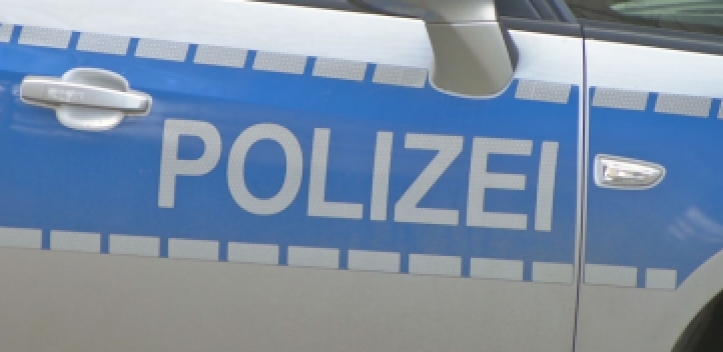 Zeugen gesucht - Solarmodule gestohlen und Plane von einem Lkw aufgeschlitzt