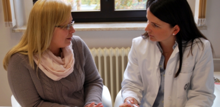 UKJ erneut als Endometriose-Zentrum der höchsten Stufe zertifiziert 