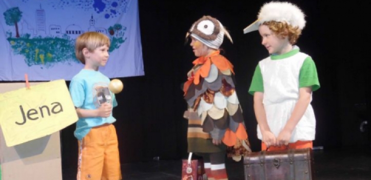 Johanniter-Vorschulkinder auf Theaterbühne