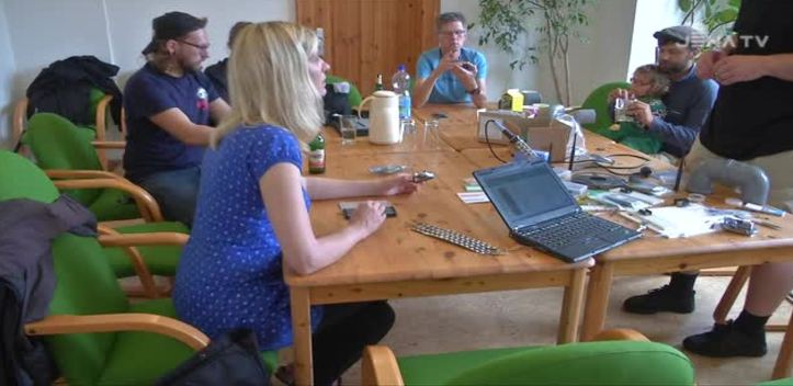 In der Messung: Die Bündnisgrünen zeigten, wie Feinstaubsensoren zusammengebaut werden