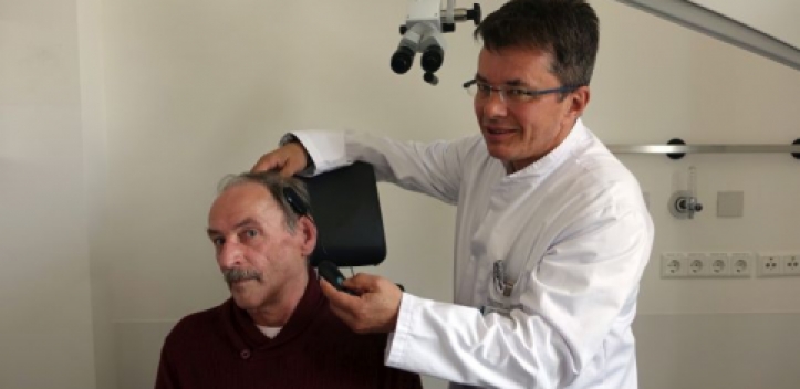 Thüringen-Premiere: Vollimplantiertes Hörgerät  