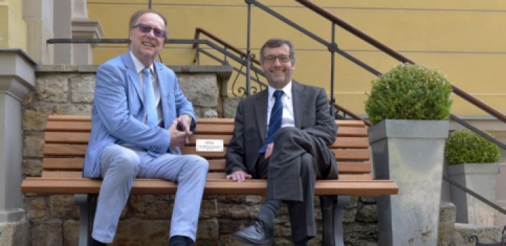 Neue Bank für die Universität 