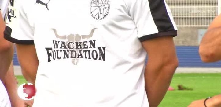 Sponsoring für guten Saisonstart: Der FC Carl Zeiss Jena wirbt für Heavy-Metal-Szene