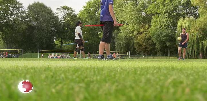 Exotische Sportart: Beim Quidditch haben Frauen und Männer vollen Körperkontakt