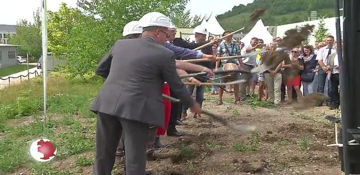 Feierlicher Spatenstich: Die Elterninitiative für krebskranke Kinder freut sich auf das Haus EKKStein