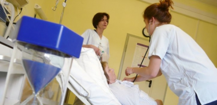 Medizinstudenten: Stationsbetrieb mit Prüfungsstress