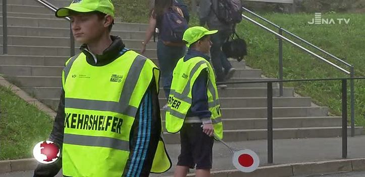 Schülerlotsen für Schulanfänger: Auch an der Lobdeburgschule wird der Verkehr geregelt