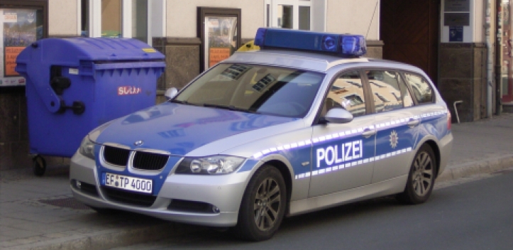 Ohne Führerschein ungebremst durch Kreisverkehr gefahren 