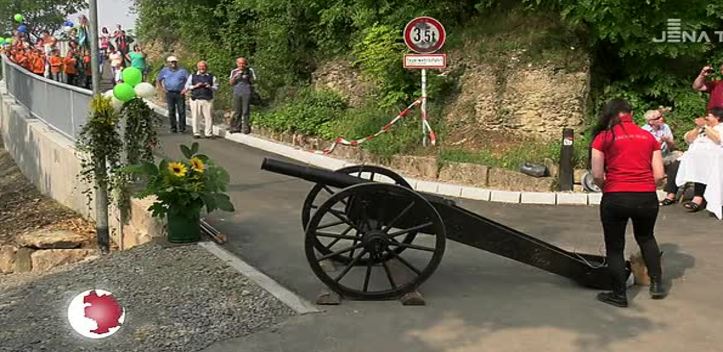 Straßenbau trifft Rapunzelfest: Am Fuchsturm gab es gleich doppelten Grund zum Feiern