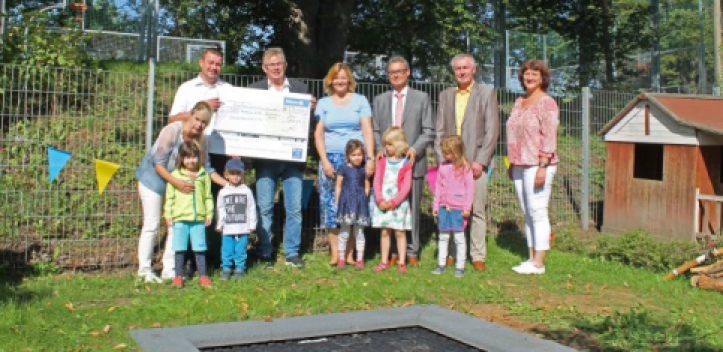 Allianz Kinderhilfsfonds übergab Trampolin 