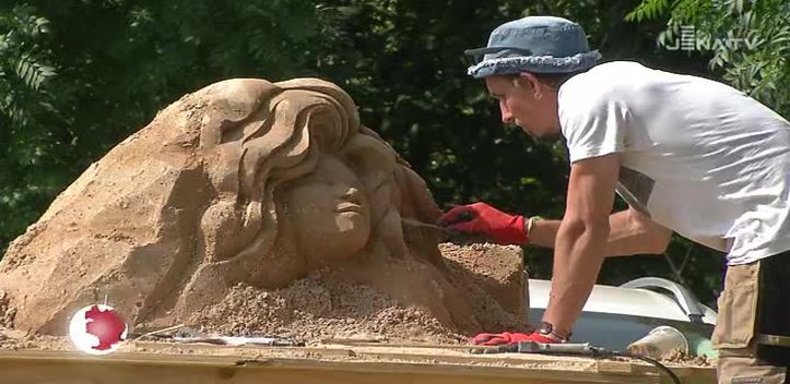 Skulpturenprojekt: Am Schleichersee sind Bildhauer noch bis Sonntag mit Sand kreativ