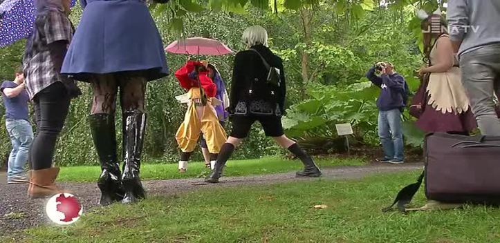 Schrill unterwegs: Eine Gruppe von Cosplayern traf sich zum Workshop im Botanischen Garten
