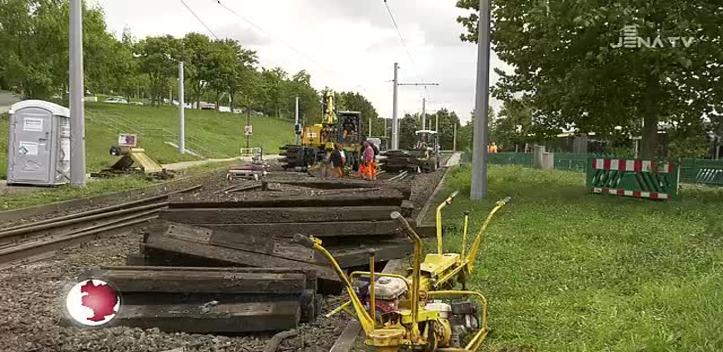 Sicherheit im Blick: Beim Gleisbau in Lobeda-Ost werden verschlissene Schienen ausgetauscht