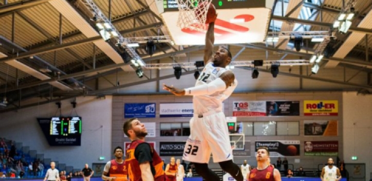 Brandon Spearman fest an Science City Jena gebunden 