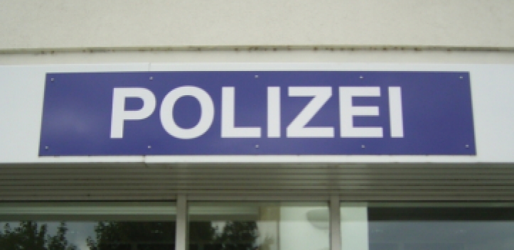 Von der Fahrbahn abgekommen