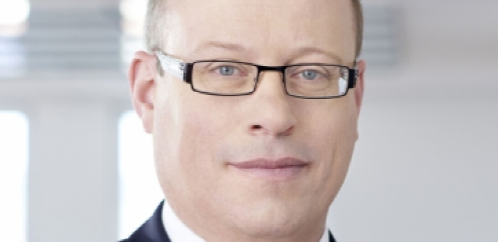 Hans-Dieter Schumacher bleibt weitere fünf Jahre JENOPTIK-Finanzvorstand