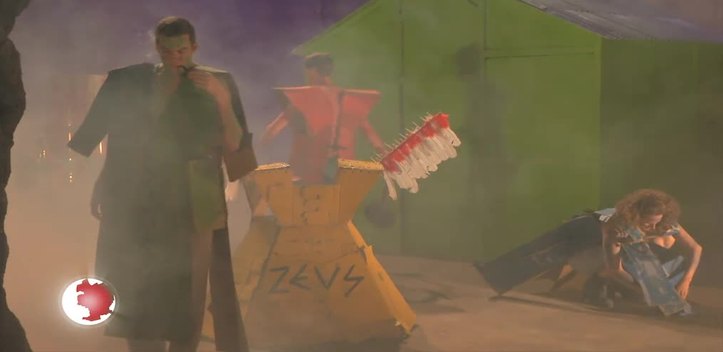 Probe für Prometheus: Im Theaterhaus stehen Figuren aus der griechischen Mythologie auf der Bühne