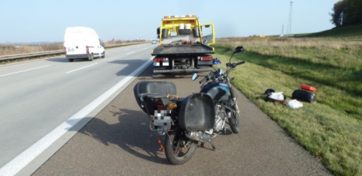 Kradfahrer stürzt bei Verkehrsunfall 
