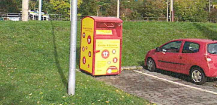 Rot-gelben Kleidercontainer entwendet 