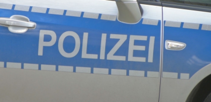 Lkw-Fahrer mit gesundheitlichen Problemen auf Autobahn