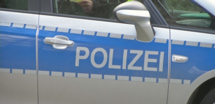 Verkehrsunfall mit 3 Pkw und einer verletzten Person 