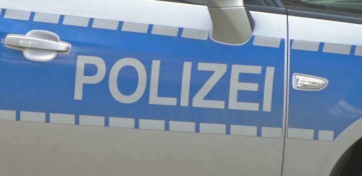 Schranke am Bahnübergang abgefahren