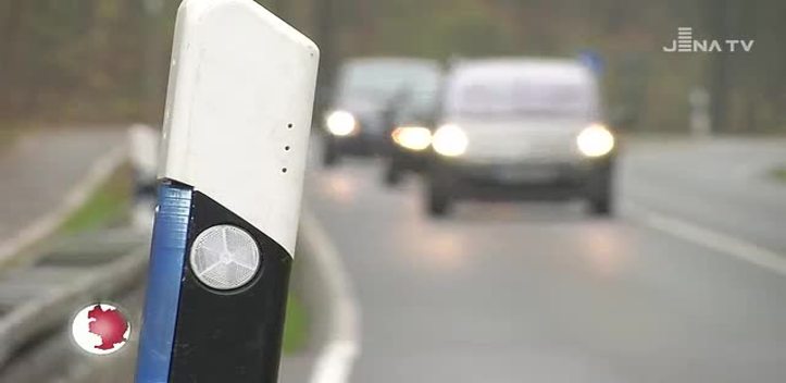 Behinderungen im Mühltal: In der neu ausgebauten Kurve wird die Drainageleitung überprüft