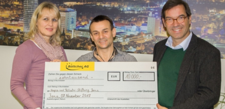 10 000-Euro-Scheck für Hospiz-Stiftung