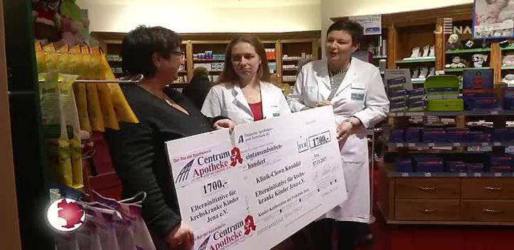 Geld und Anerkennung für Projekt: Die centrumapotheke übergab einen Scheck für Klinikclown Knuddel